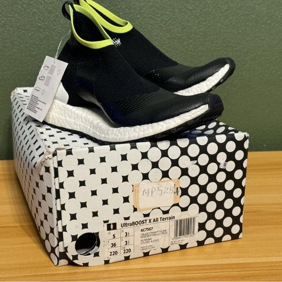 Adidas Stella McCartney Ultraboost x All Terrain Black Solar Lime Womens Size 5 - Picture 6 of 6